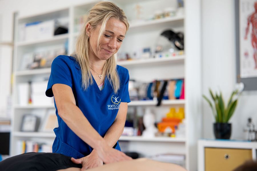 Rebecca Gallop treating a patient at SPORTS CLINICAL